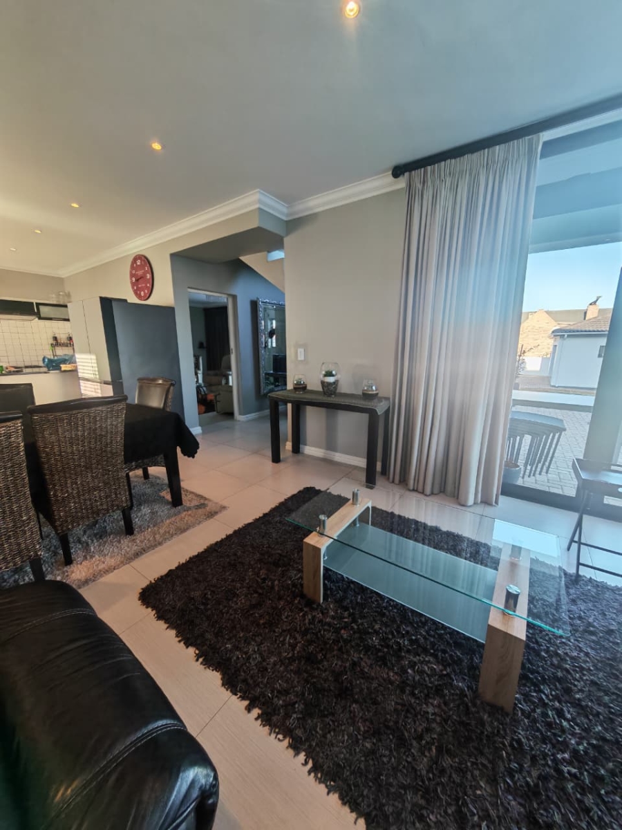 3 Bedroom Property for Sale in Myburgh Park Western Cape